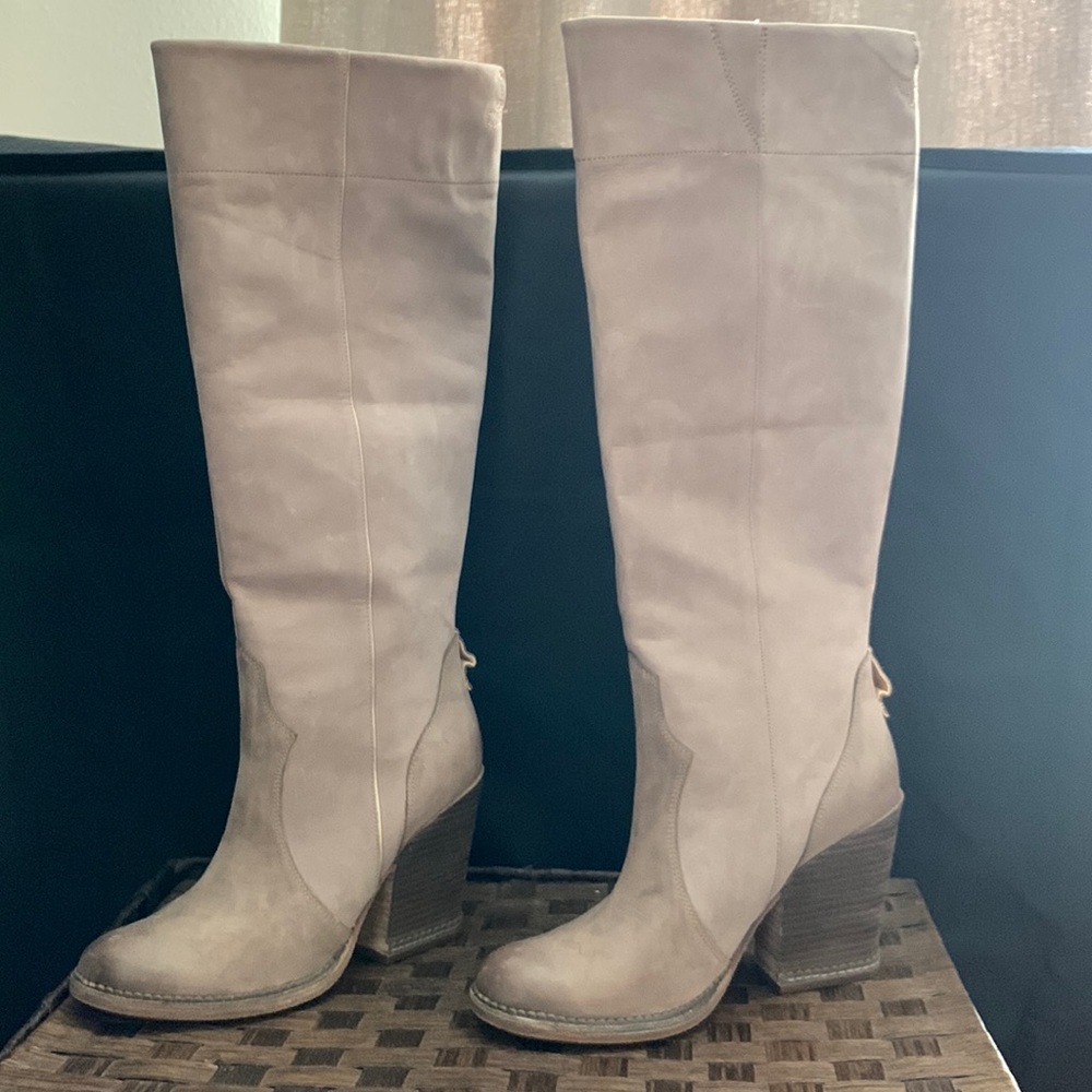 Timberland boots | Sz 9| Taupe Gray color | Never worn